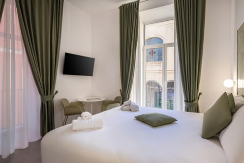 Superior Townhome, Balcony | 1 bedroom, desk, laptop workspace, blackout drapes