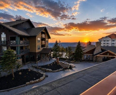Welcome to Highland House 218 — your modern Village escape with mountain charm, relaxing comfort, and unforgettable sunset views right outside your door.