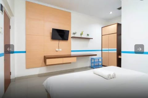 Transit Room - 6 Hours Use | Desk, laptop workspace, free WiFi