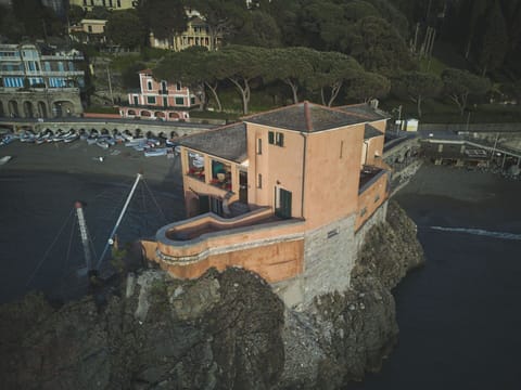 Activities, Balcony / Terrace / Patio, Building Exterior, Facilities, Garden, Kitchen, Main Entrance, Spring, Summer