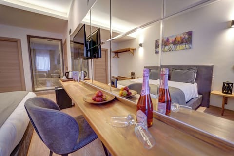 Luxury Room | Minibar, desk, laptop workspace, free cribs/infant beds