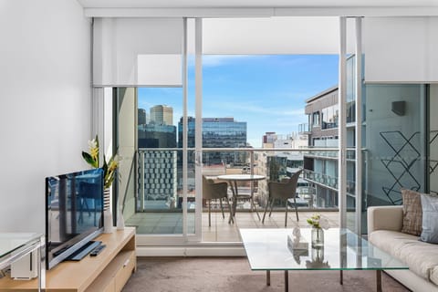 Apartment, 1 Bedroom, Balcony, City View | Living area