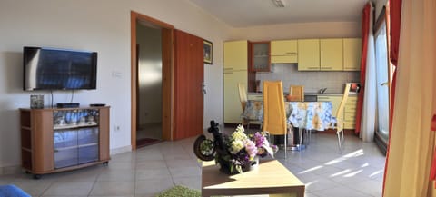 Apartment, 1 Bedroom, Smoking | Room amenity