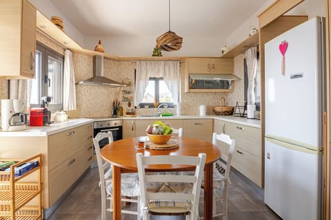 Classic Villa, Sea View | Private kitchen