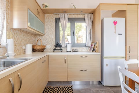 Classic Villa, Sea View | Private kitchen