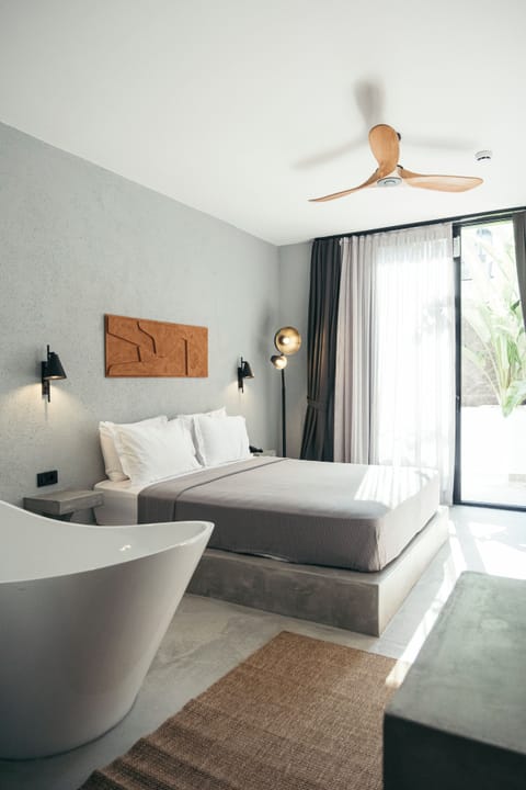 Deluxe Double Room | In-room safe, desk, laptop workspace, blackout drapes