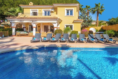 Pure five star luxury, spacious, lots of places to relax, dine, entertain