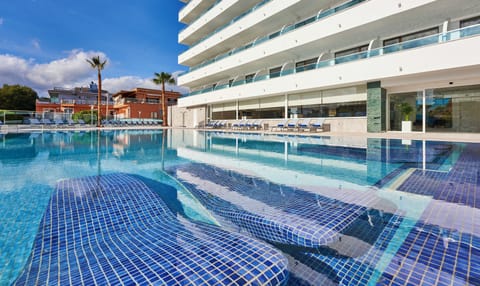 Outdoor pool, pool umbrellas, sun loungers