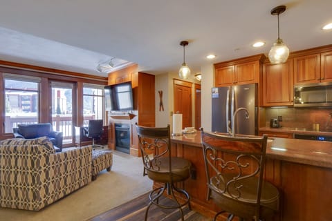 Furniture, Indoors, Living Room, Couch, Floor
