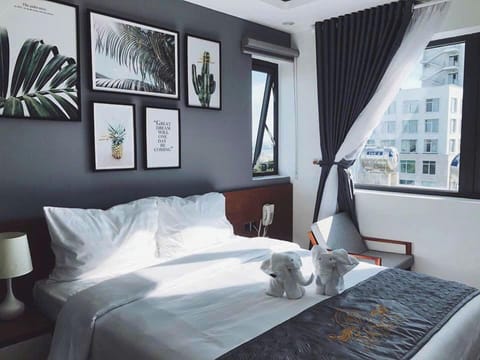 Superior Room, River View | Blackout drapes, soundproofing, iron/ironing board (on request)