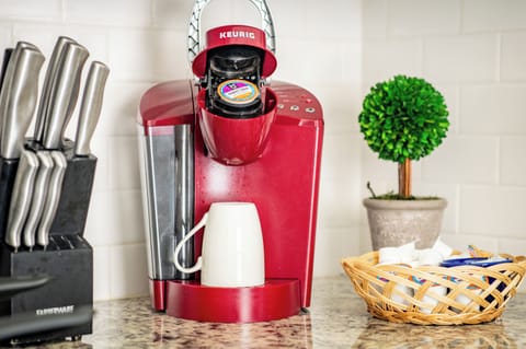 Keurig coffee maker, knife set, kitchen utensils and more!