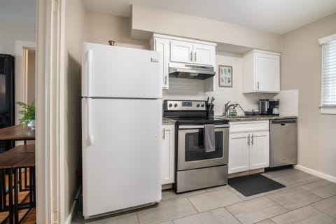 Fully equipped kitchen with modern appliances, ready for all your cooking needs.