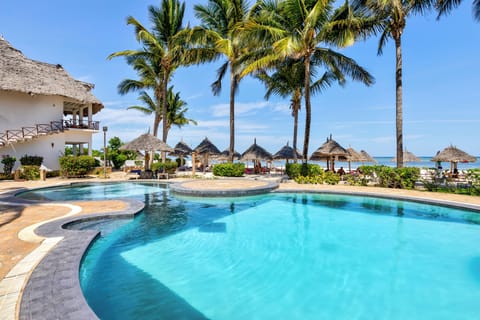Outdoor pool, pool umbrellas, sun loungers