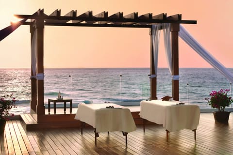 Couples treatment rooms, sauna, hot tub, steam room, Turkish bath