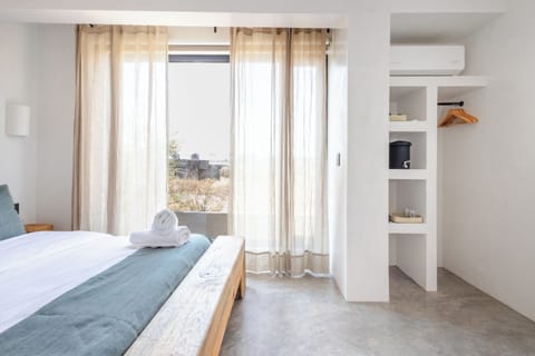 Classic Room, Non Smoking, Private Bathroom | In-room safe, free WiFi, bed sheets