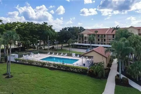 Steps to pool and spa