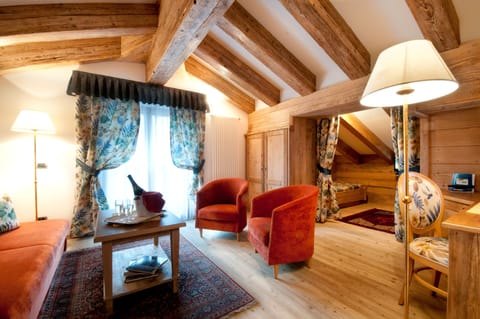 Suite | Premium bedding, down comforters, memory foam beds, minibar