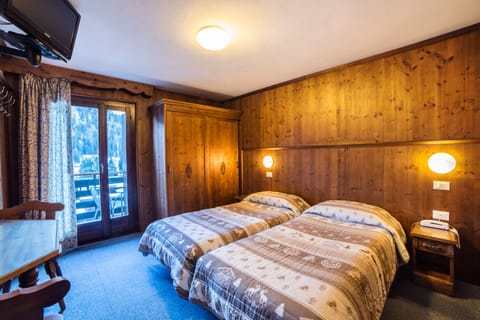 Double Room | Frette Italian sheets, premium bedding, down comforters