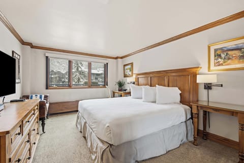 lodgetower-190-7049_54962001079_o
