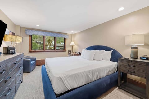 lodgetower-290-6657_55432275313_o