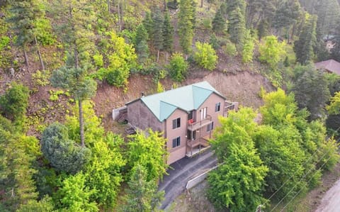 Sleepy Canyon Inn welcomes all!