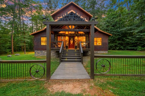 Welcome to Makin’ Memories - Rustic charm. Modern comfort. All the feels.