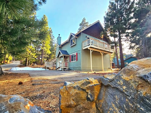 Your mountain retreat – steps from Big Bear Lake!