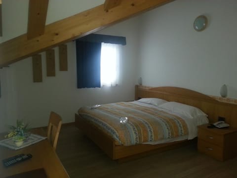 Quadruple Room, Mountain View | In-room safe, desk, free cribs/infant beds, free WiFi