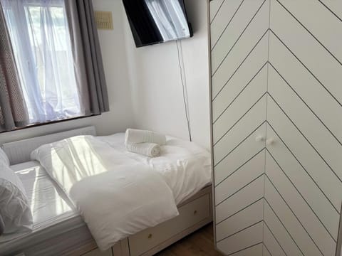 House | 3 bedrooms, iron/ironing board, free WiFi, bed sheets
