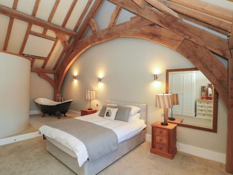 6 bedrooms, individually decorated, individually furnished, free WiFi