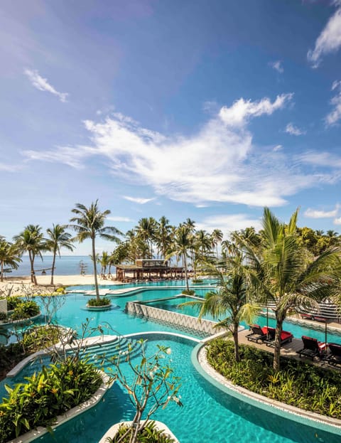 5 outdoor pools, open 6:00 AM to 8:00 PM, pool umbrellas, sun loungers