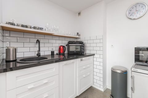 Comfort Apartment, Balcony, City View | Private kitchen