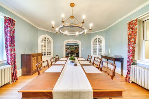 House (5 Bedrooms) | Interior