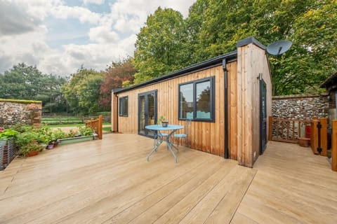 Hewie's Cottage: Detached, accessible accommodation in a quiet corner of North Norfolk