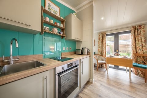 Hewie's Cottage: Well-appointed kitchen