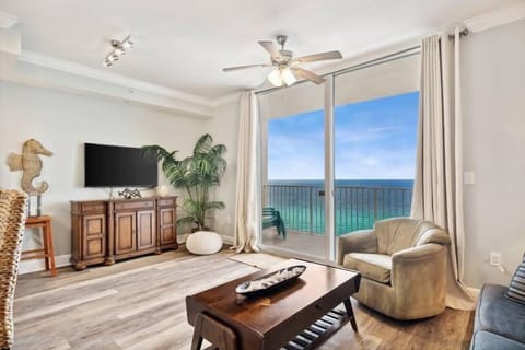 Gorgeous Living Room Views!
