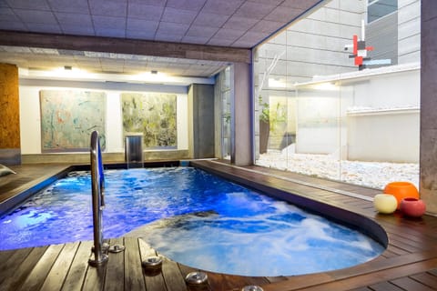 Sauna, hot tub, body treatments, hydrotherapy, aromatherapy, body wraps