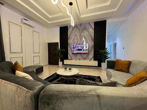 Deluxe Apartment, Balcony, City View | Living area
