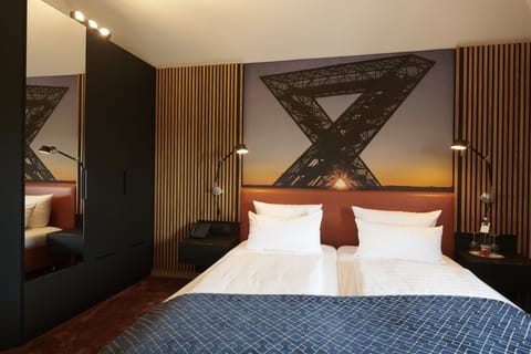 Suite, 2 Bedrooms | Hypo-allergenic bedding, in-room safe, desk, laptop workspace