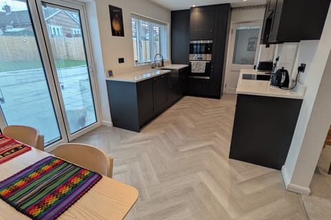 House | Private kitchen | Fridge, microwave, oven, stovetop