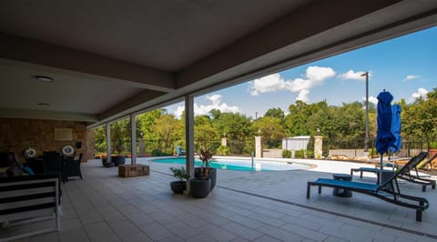 Outdoor pool, open 7 AM to 11 PM, sun loungers
