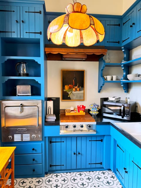 Superior Studio Suite, Balcony, City View | Private kitchen | Microwave, coffee/tea maker, electric kettle