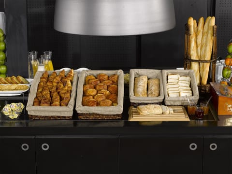 Daily buffet breakfast for a fee