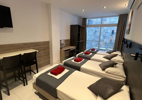 Bed for 4 persons (lower ground floor)