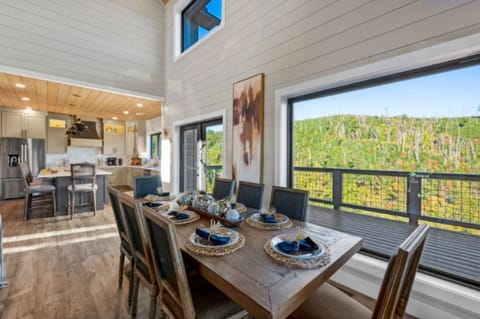 Enjoy a meal with a large picture windowed fuse of the smoky mountains.