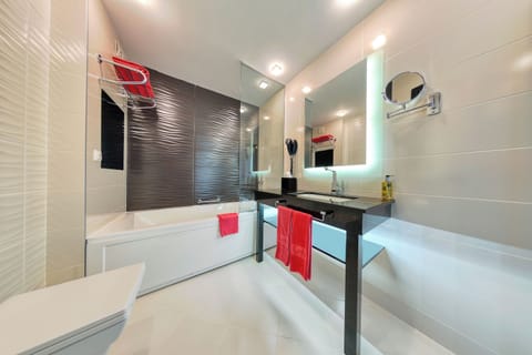 Double Room, Side Sea View (Free Beach Access, Safe, Minibar) | Bathroom | Combined shower/tub, designer toiletries, hair dryer, bathrobes