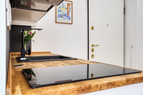 Apartment, 1 Double Bed with Sofa bed | Private kitchen | Dining tables