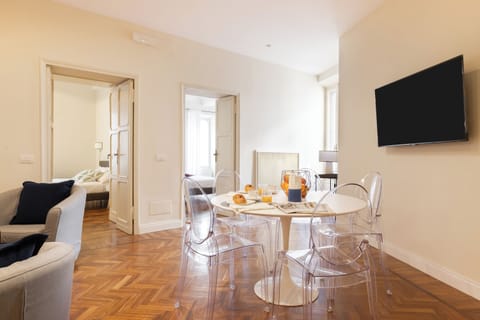 Apartment (3 Bedrooms) | Living area