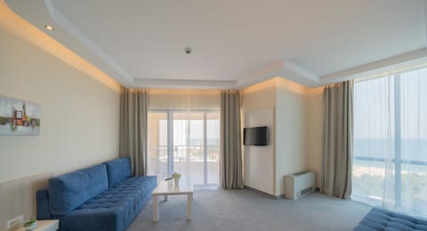 Family Room (Free Aquapark Access) | Free minibar, desk, free cribs/infant beds, free WiFi