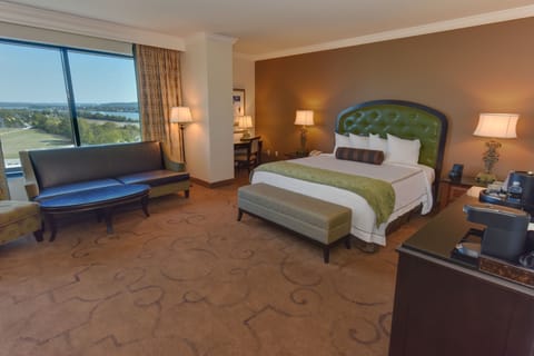 Premium bedding, down comforters, in-room safe, individually decorated